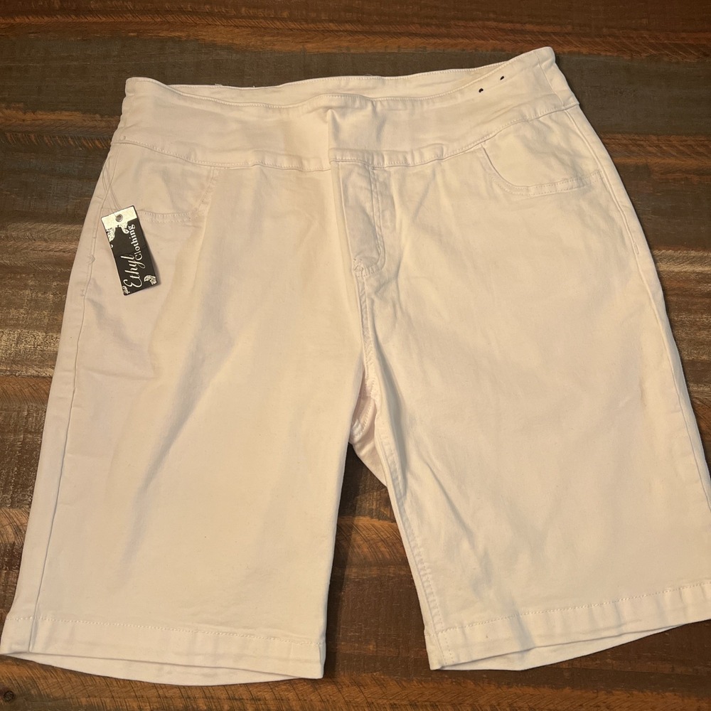 Ethyl Shorts sz 4 White Bermuda Stretch Inseam 11.5" New NWT